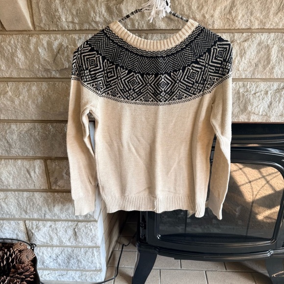 Croft & Barrow Black and Cream Geometric Sweater Petite XS - Picture 6 of 6